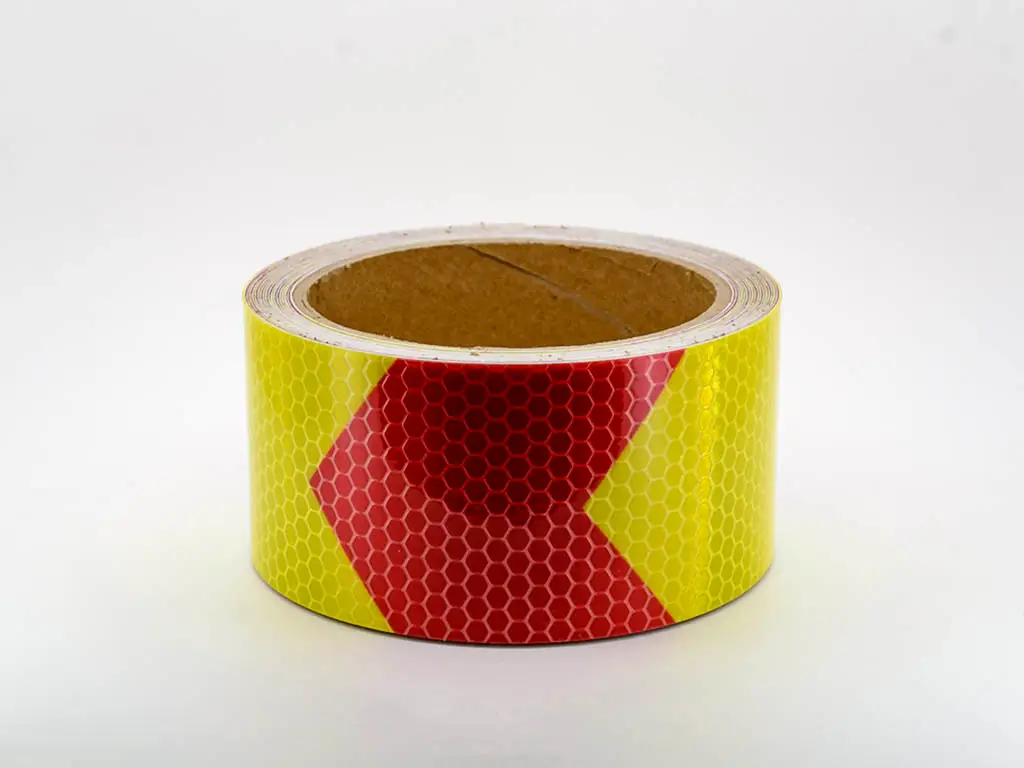 Bandă reflectorizantă autoadezivă de marcaj contur cu săgeți de culoare galben-roșu pentru siguranța rutieră, rolă 5 cm x 5 m
