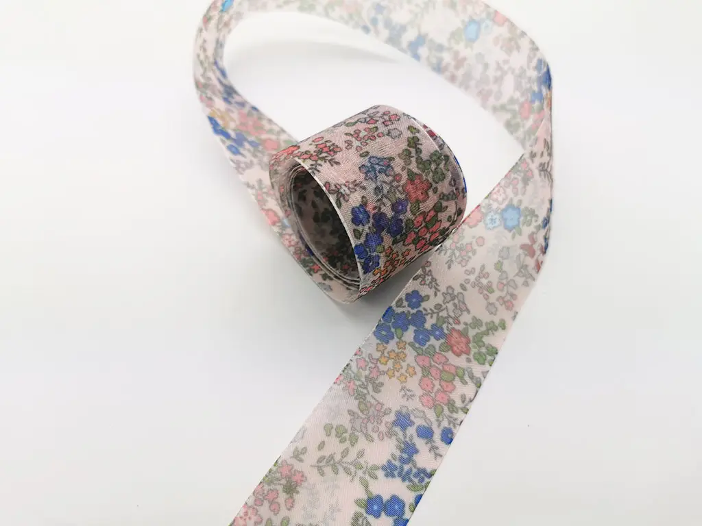 Bandă satin, Folina, bej cu flori, 4 cmx10 metri
