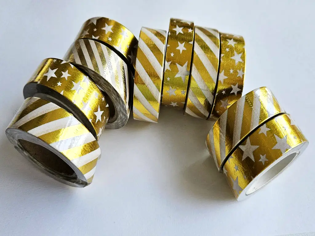 Set 10 role washi tape, benzi adezive cu stelute si dungi aurii, 15 mm x 10 m
