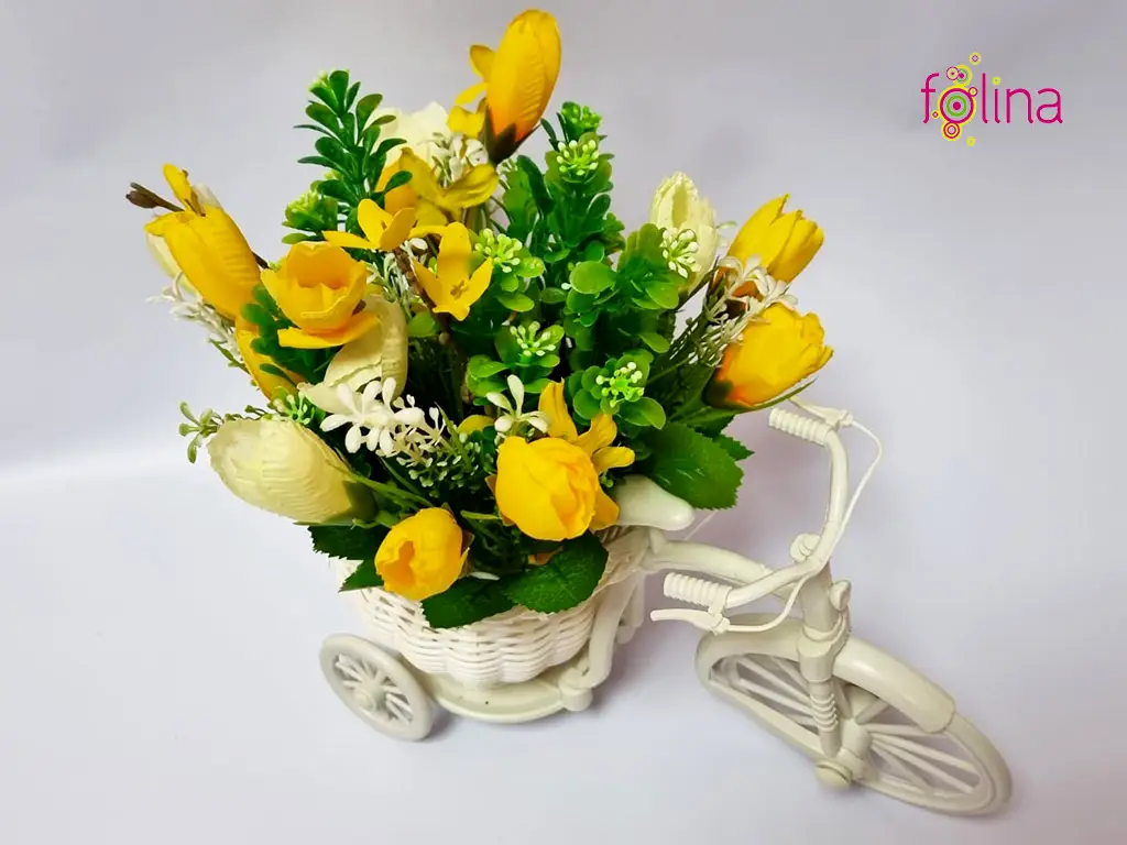 Bicicletă decorativă albă, Folina, cu flori artificiale galbene