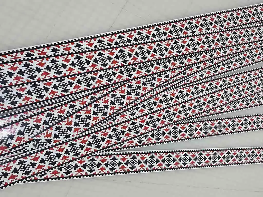 Set 10 borduri decorative autoadezive, Folina, cu motive tradiţionale româneşti, role de 4x100 cm