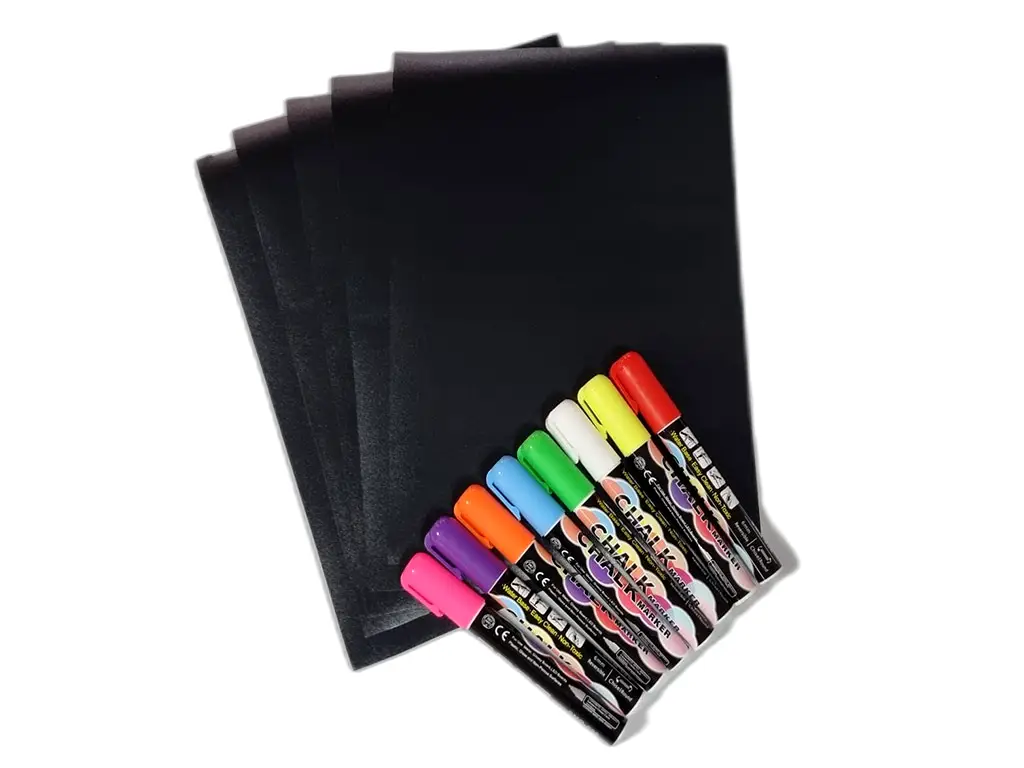 Set 5 coli A4 folie autoadezivă tip tablă de scris blackboard şi 8 markere cretă lichidă colorată