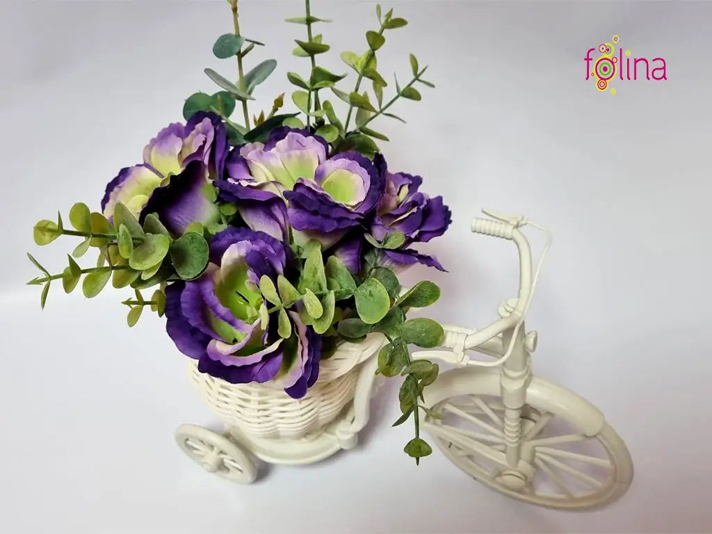 Bicicletă decorativă albă, Folina, cu flori artificiale violet
