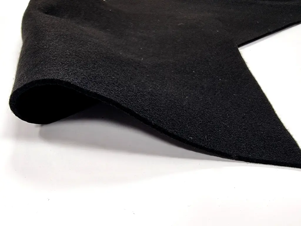 Fetru la metru, pâslă neagră cu grosime de 3 mm și lățimea de 90cm - produs 100% din materiale reciclate