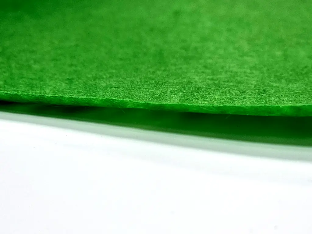 Fetru la metru, pâslă verde cu grosime de 1 mm, cu lățimea de 100cm