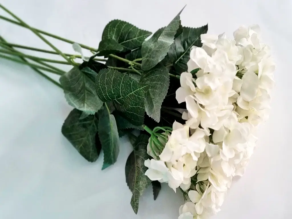 Buchet flori artificiale alb unt, 5 fire, 60 cm înălţime