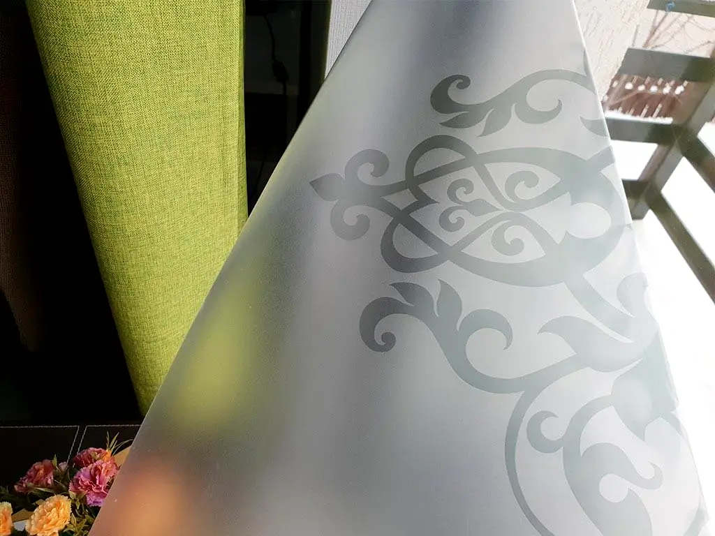 Folie geam autoadezivă Amira, Folina, model elegant gri, rolă de 100x200 cm