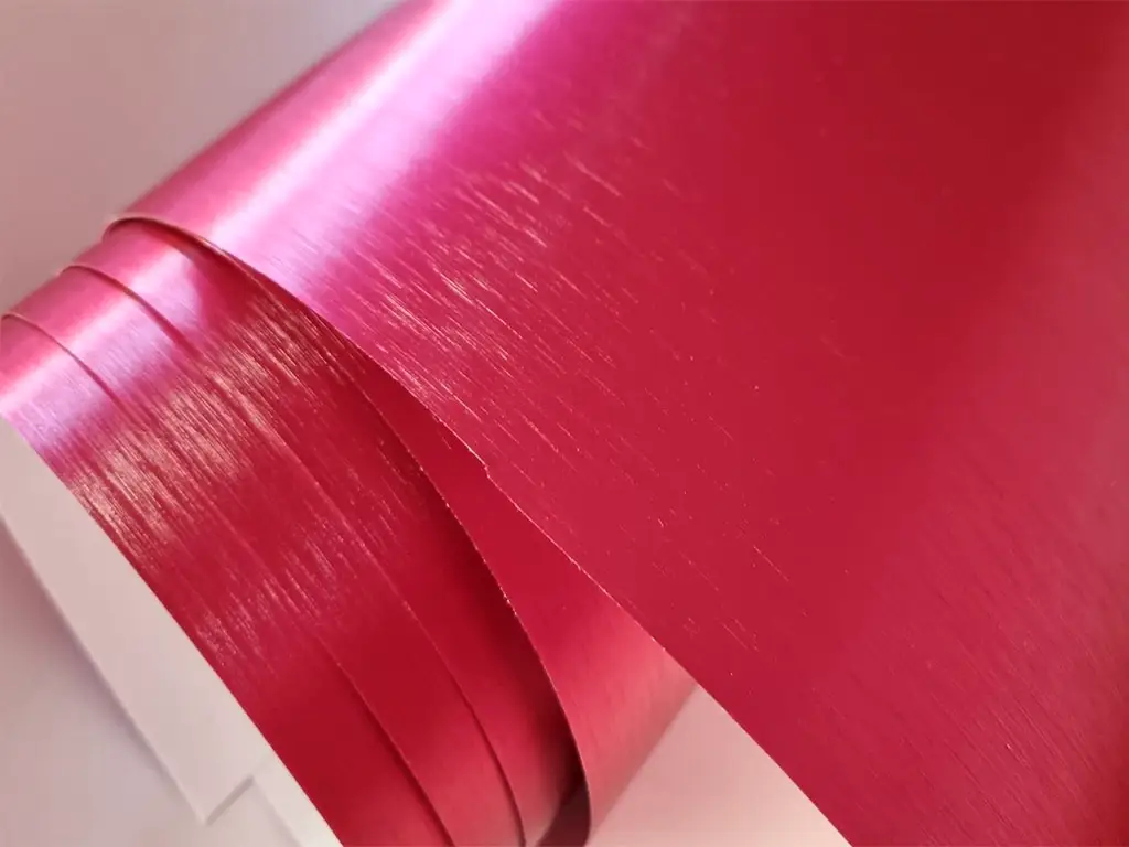 Autocolant roz magenta cu efect metalic mat brushed, pentru cutter plotter, rolă de 30x200 cm