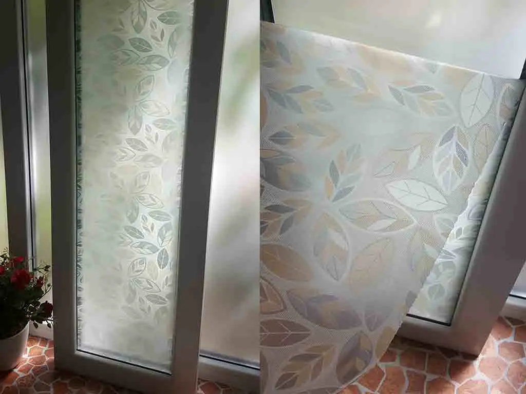 Folie geam autoadezivă, Folina Eos, sablare cu frunze stilizate, 90 cm latime