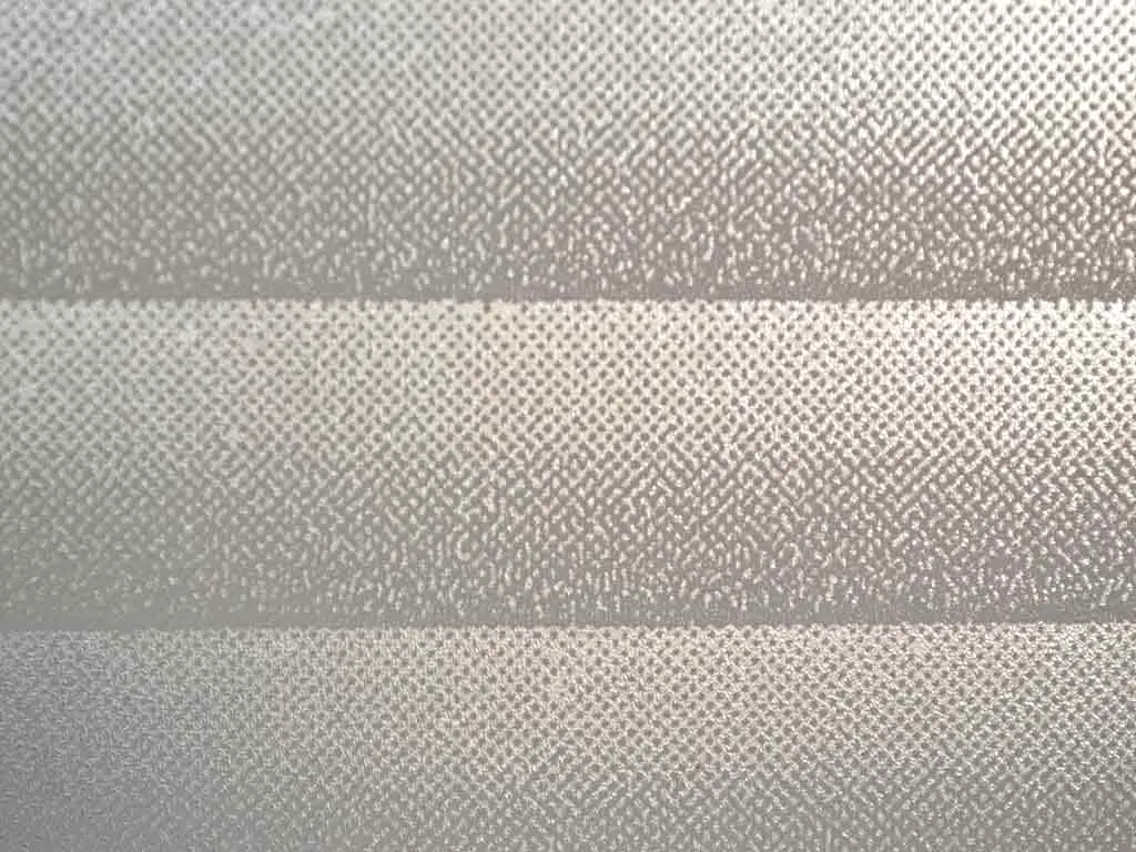 Folie geam autoadezivă Jaluzele, Folina, sablare cu dungi verticale albe, 90 cm lăţime