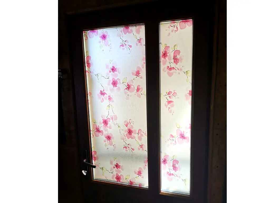 Folie geam autoadezivă, Magicfix, sablare cu imprimeu floral roșu, lățime 100 cm