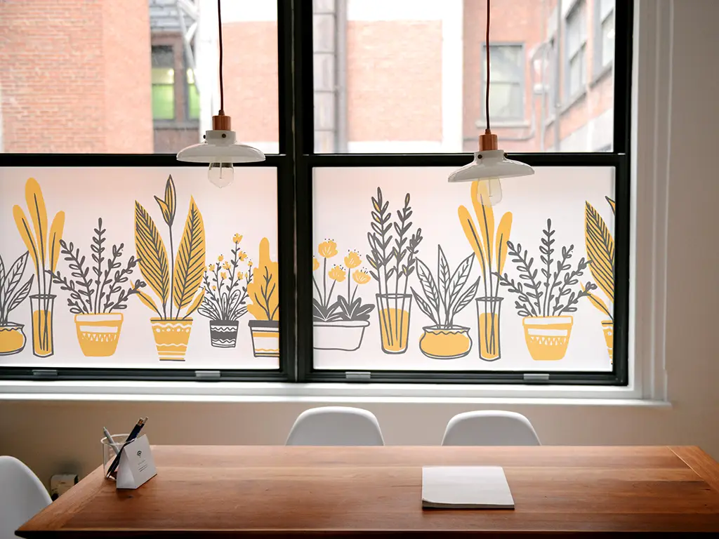 Folie geam autoadezivă, sablare tip bordură decorativă cu model plante în ghiveci, rolă 50x200 cm, racletă de aplicare inclusă