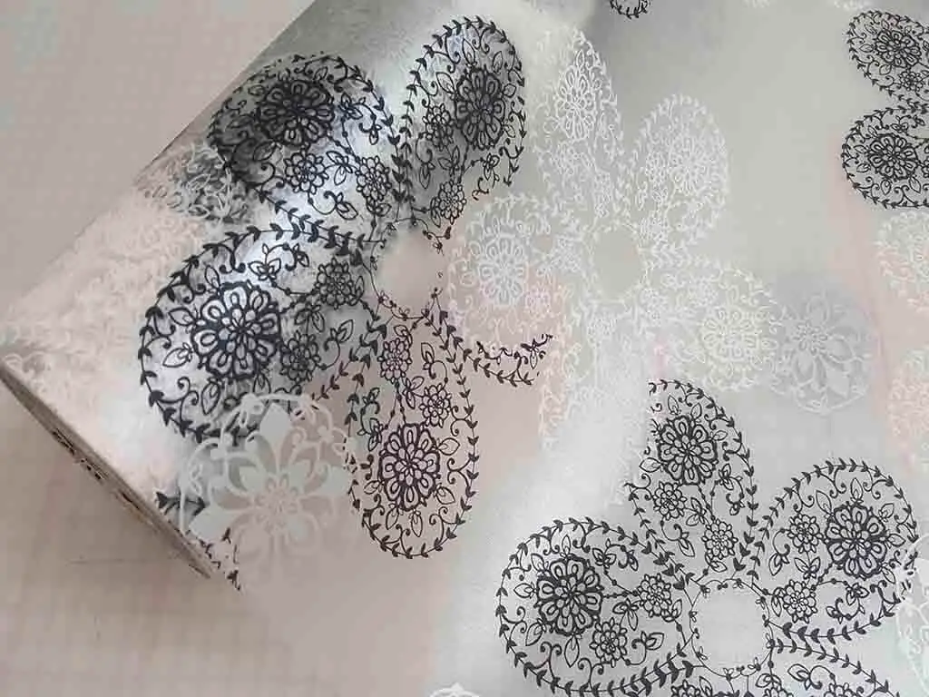 Folie geam autoadezivă, Folina  Elegance, sablare cu imprimeu floral stilizat, 90 cm lăţime