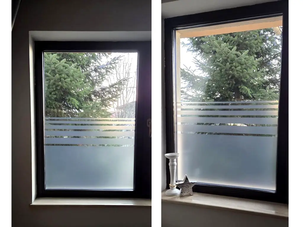 Folie geam autoadezivă sablare gri, PET transparent cu dungi decorative – lățime 60 cm, vânzare la metru liniar