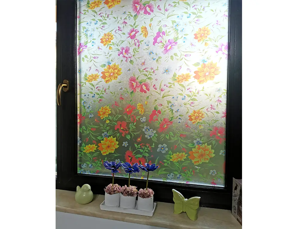 Folie geam autoadezivă Aida, Folina, sablare cu model floral multicolor, 90 cm lăţime
