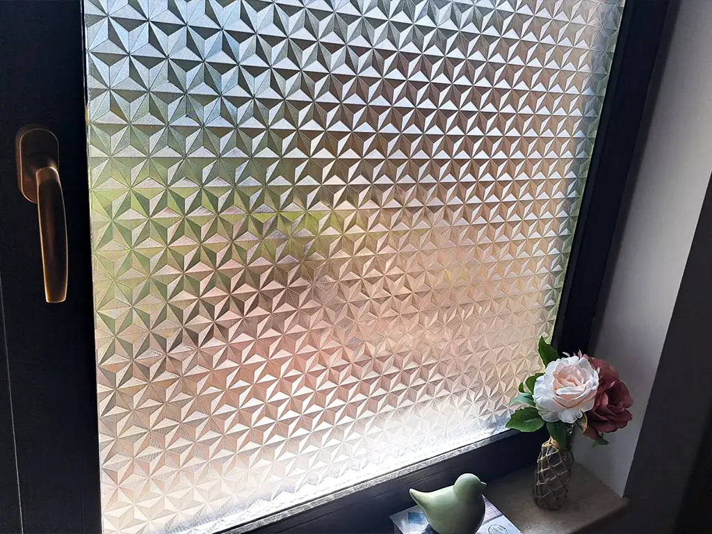 Folie geam autoadezivă, Folina, sablare cu model geometric translucid, 120 cm lăţime