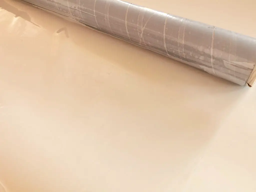 Folie protecţie din PVC 0.4 mm transparent, fără adeziv, o tentă ușor albăstruie, 137 cm lăţime
