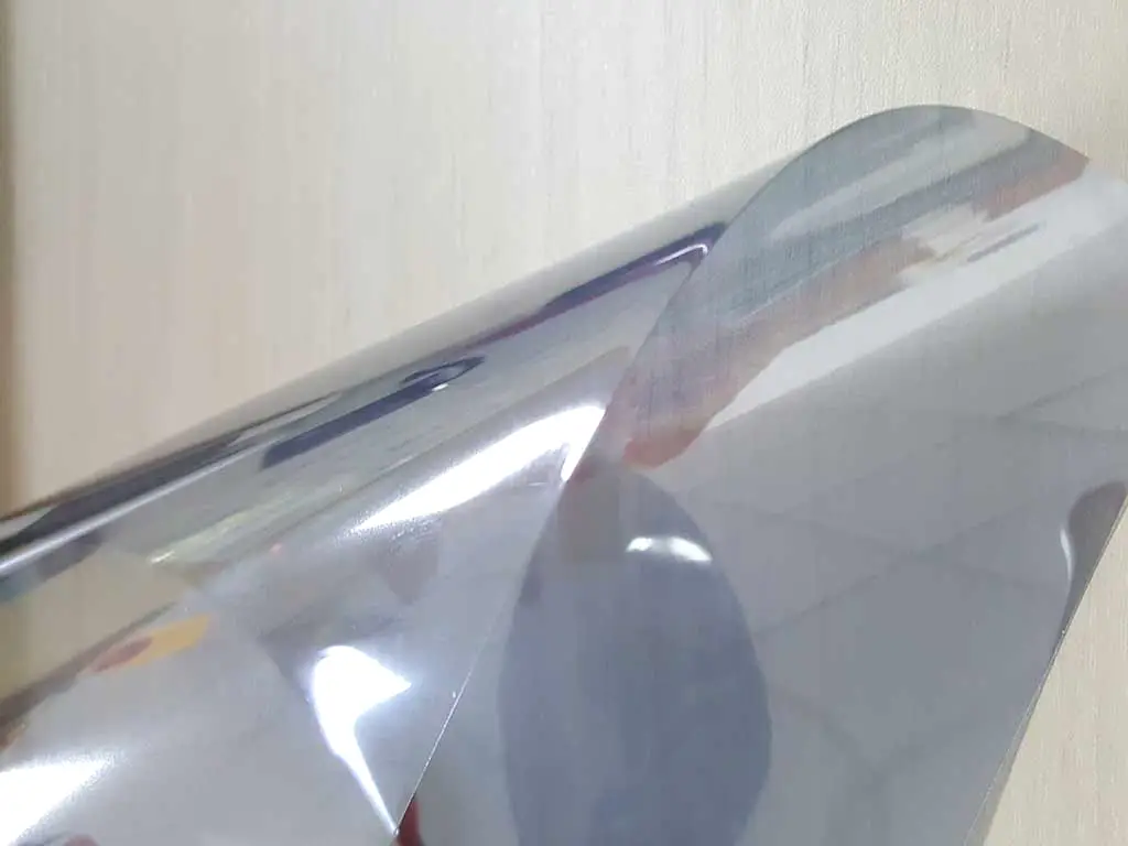 Folie protecție solară 75%,  Reflectiv SOL101, argintiu metalizat deschis, cu aplicare la interior, 152  cm latime