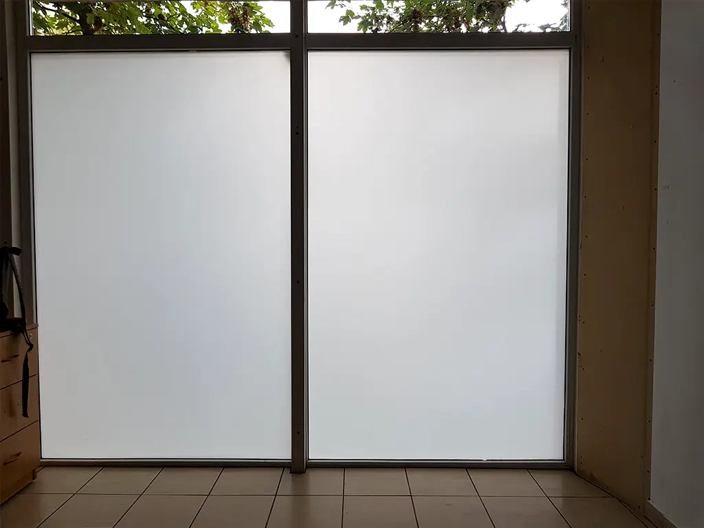 Folie geam sablat, White Matte, autoadezivă, mată cu aspect lăptos, rolă de 60x200cm