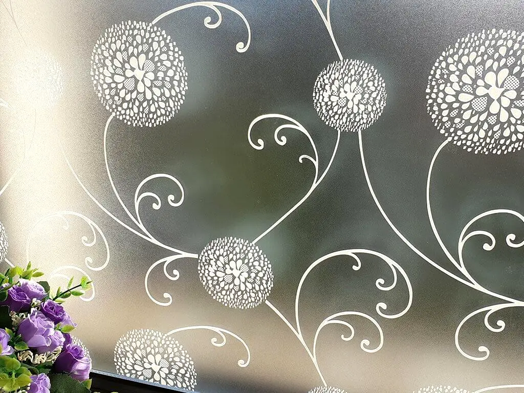 Folie geam autoadezivă Anais, Folina, model floral alb, 90 cm lăţime