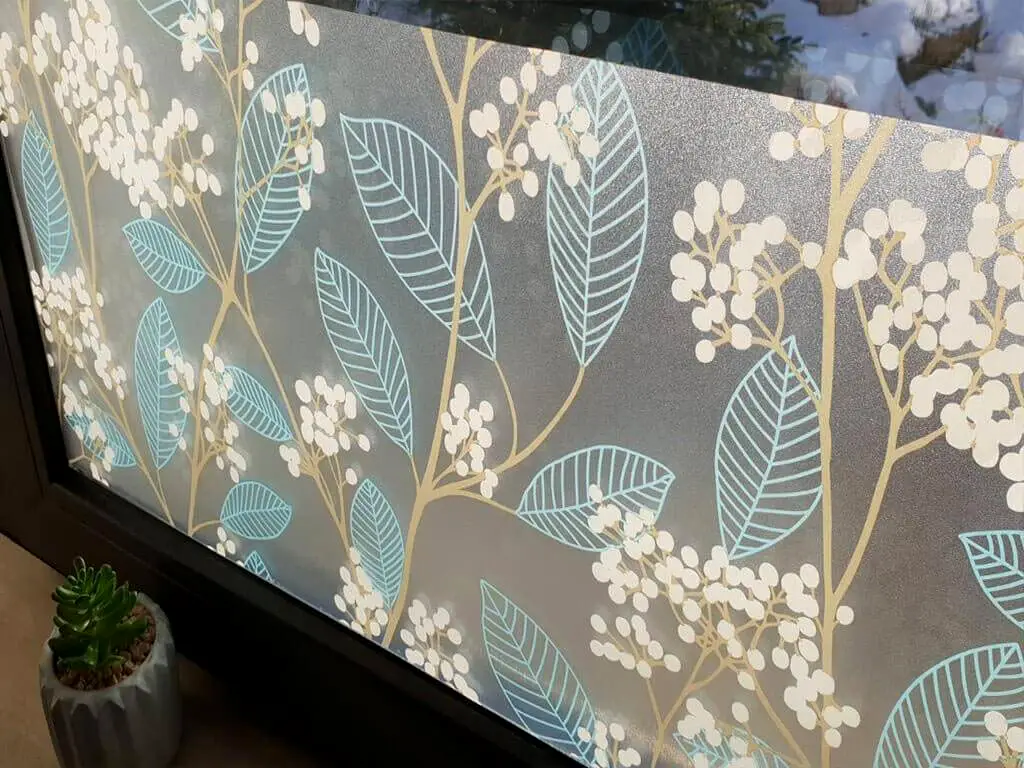 Folie geam autoadezivă Muguri, Folina, imprimeu floral, bleu, rola de 90x100 cm