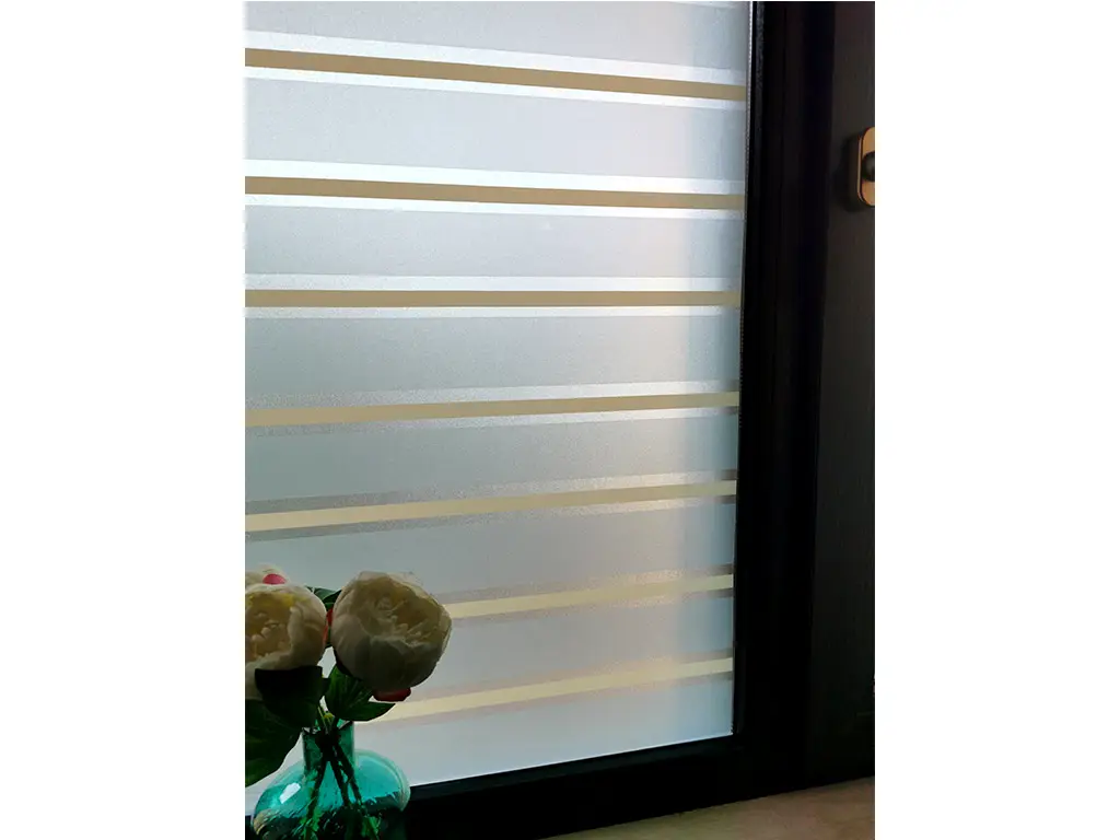 Folie geam autoadezivă Eliza, model dungi bej, 120 cm lăţime