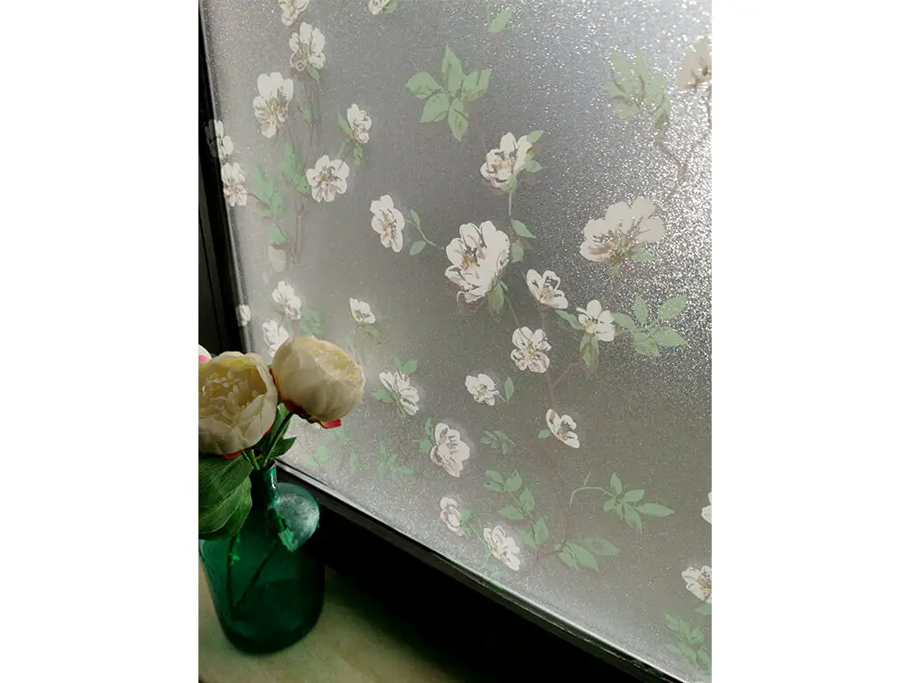 Folie geam autoadezivă Marta, Folina, imprimeu floral alb şi verde, rola de 120X200 cm