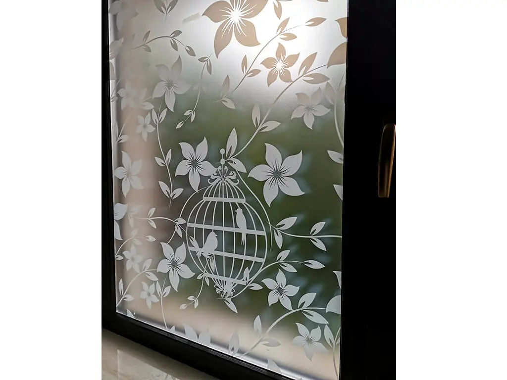 Folie geam autoadezivă Bird Garden, sablare cu imprimeu floral alb, rolă de 100x200cm