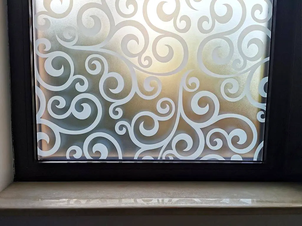 Folie geam autoadezivă Rina, sablare cu model alb, rolă de 100x200 cm
