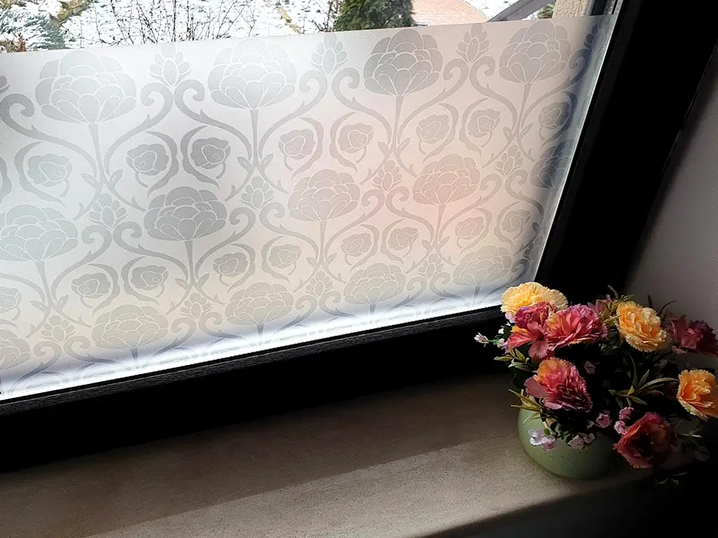 Folie geam autoadezivă Imani, Folina, model elegant gri, 100 cm lăţime