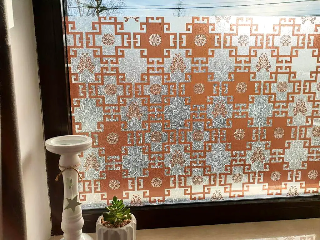 Folie geam autoadezivă, Folina Erra Brown, sablare cu model geometric maro, 90 cm lăţime