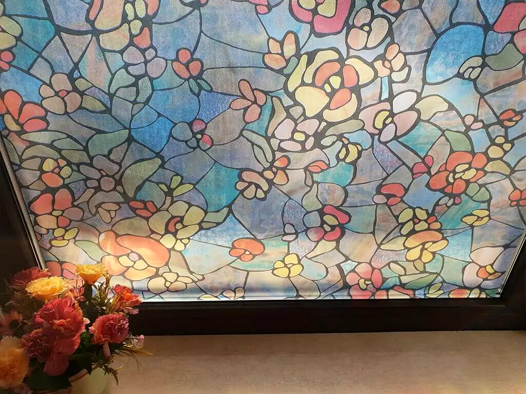 Folie geam autoadezivă Venetian Garden, d-c-fix, sablare cu model tip vitraliu multicolor, rolă de 45x200 cm