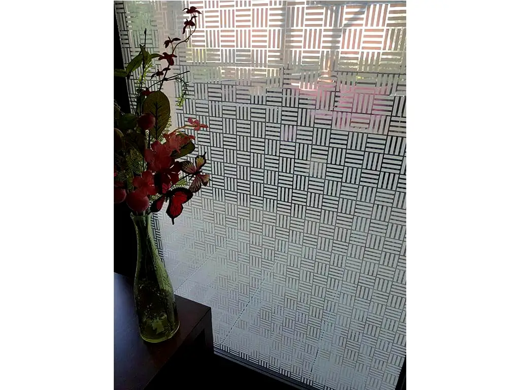 Folie geam autoadezivă Office Arlo, Folina, model geometric alb, 152 cm lăţime
