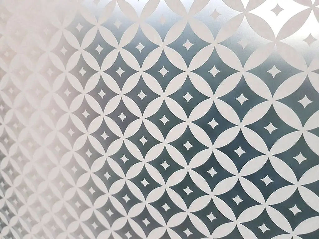 Folie geam autoadezivă Moroccan, MagicFix, model geometric alb, 100 cm lăţime