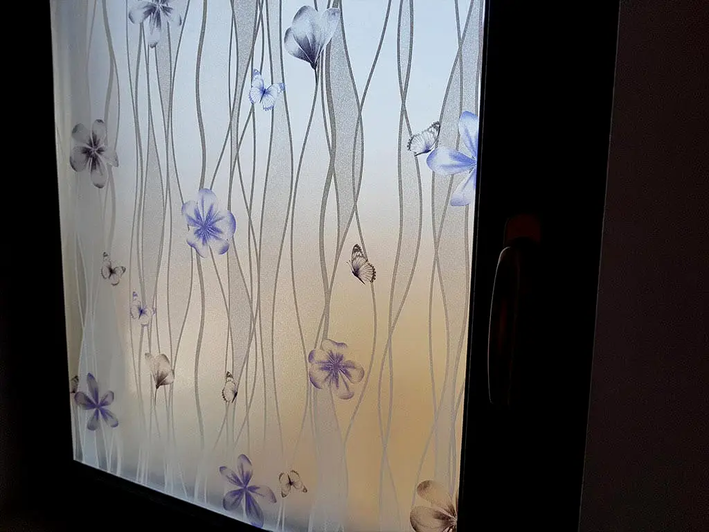 Folie geam autoadezivă Sofia, Folina, imprimeu floral, mov, lățime 90 cm