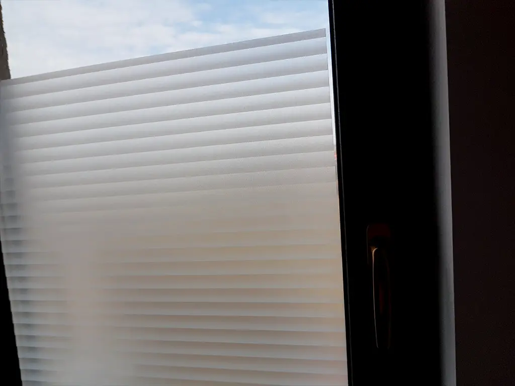 Folie geam autoadezivă Jaluzele, Folina, imprimeu ce imită jaluzelele albe, 90x150 cm