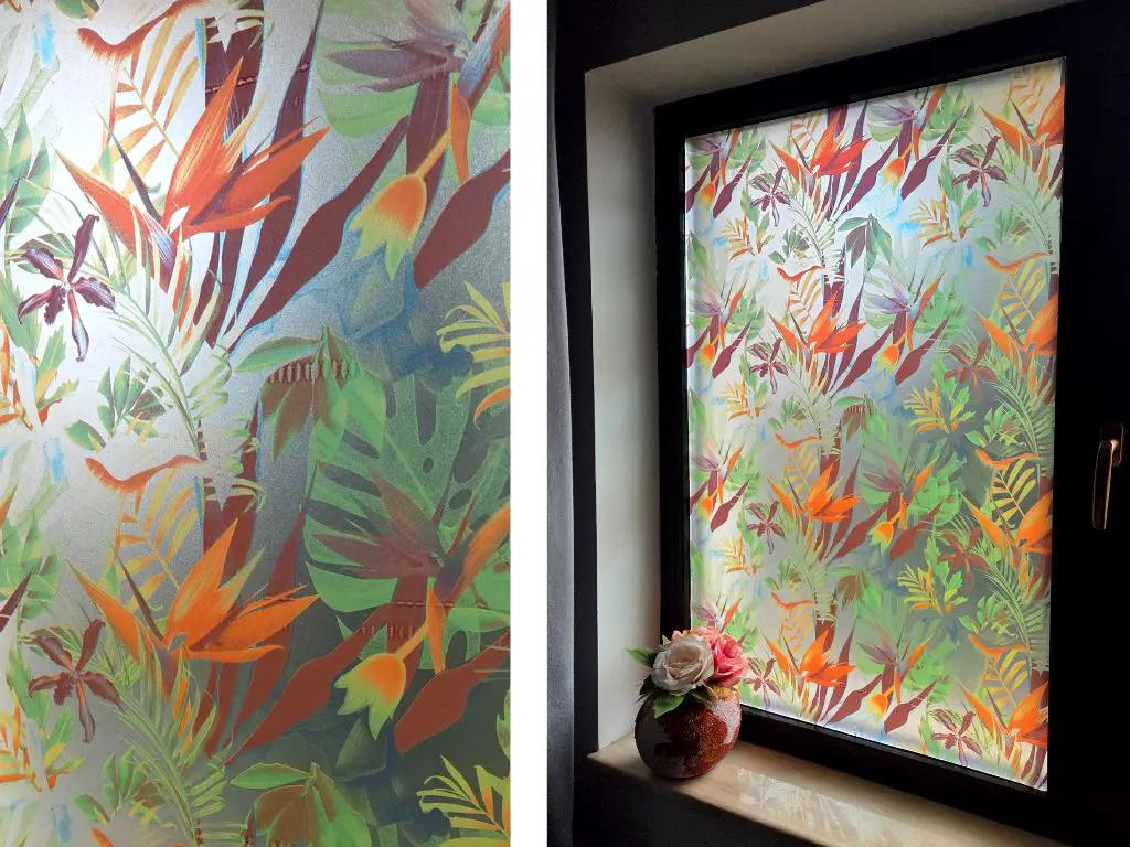 Folie autoadezivă decorativă pentru geam, sablare cu model tropical floral – 90 cm lățime, la metru liniar