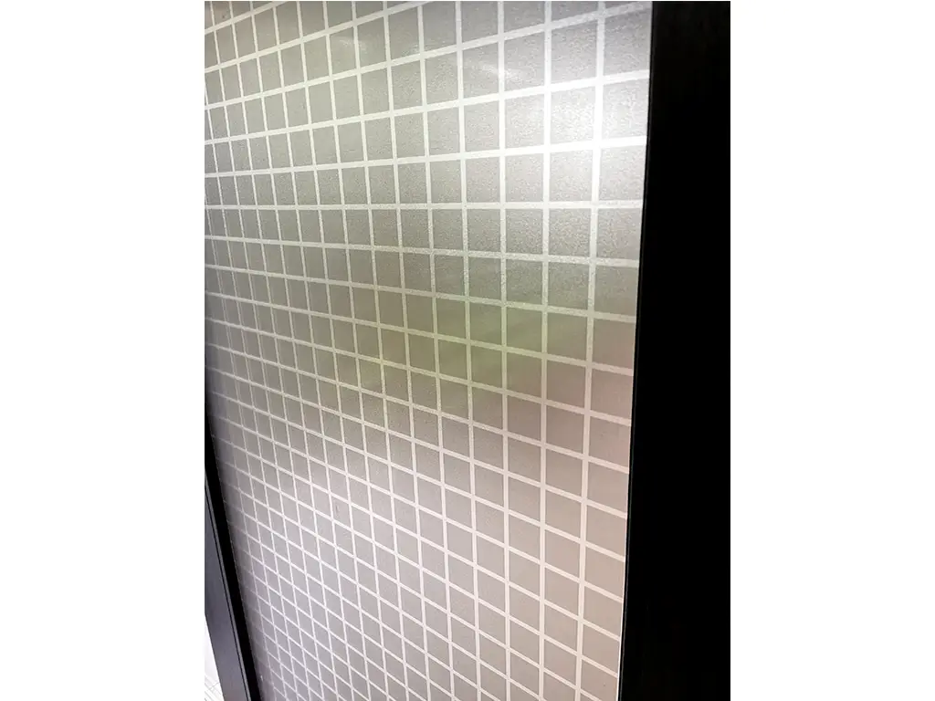 Folie geam autoadezivă, Folina Office, sablare cu pătrate gri, 90 cm lățime