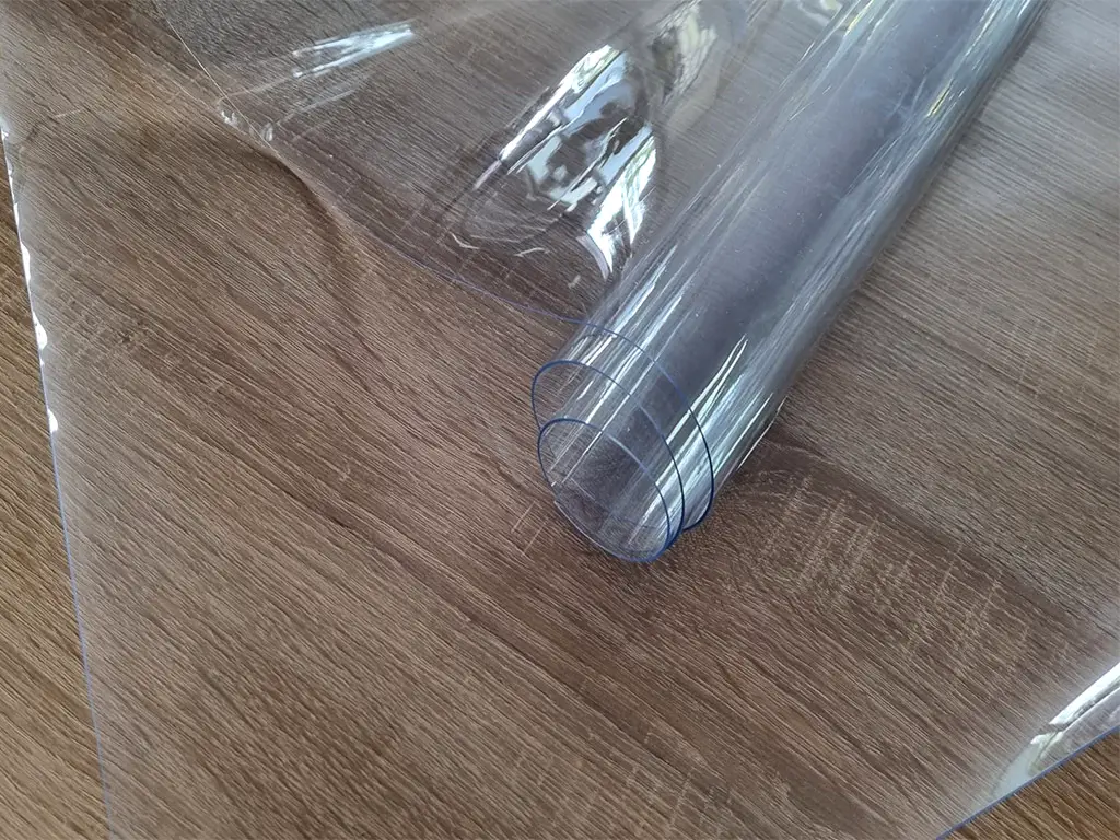 Folie protecţie din PVC 1 mm transparent, fără adeziv, cu o tentă ușor albăstruie, 137 cm lăţime