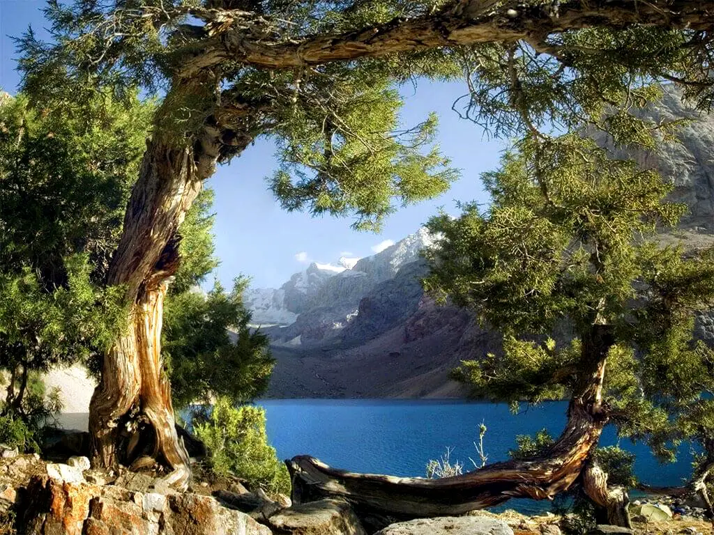 Fototapet peisaj cu lac de munte