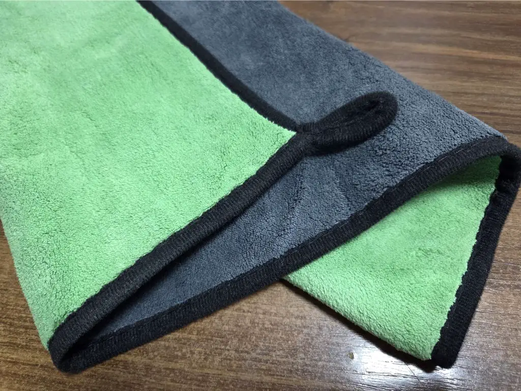 Lavetă microfibră cu 2 fețe și agățătoare, 30x60 cm – pentru curățenia casei și mașinii