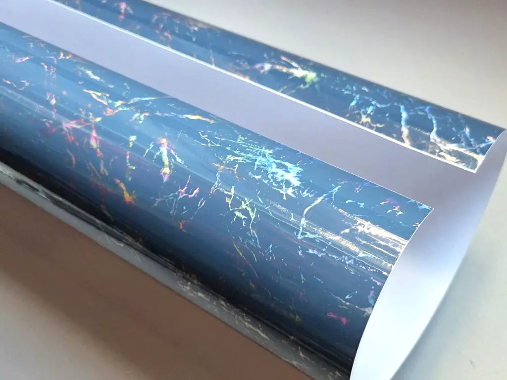 Autocolant marmură albastru oțel cu efect holografic, Magic Marble - 75x250 cm