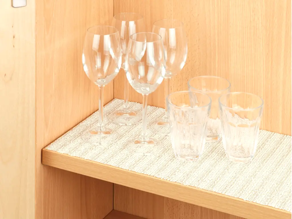 Material antiderapant crem, Folina 8600, pentru sertare si rafturi, rolă de 60 cm x 5 metri