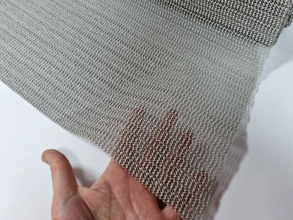 Material antiderapant gri, Folina 8600, pentru sertare si rafturi, rolă de 60 cm x 5 metri