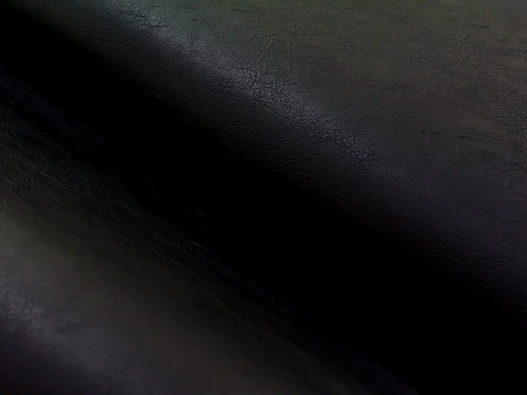 Piele artificială autoadezivă neagră, aspect natural, grosime 0,74 mm, lățime 140 cm