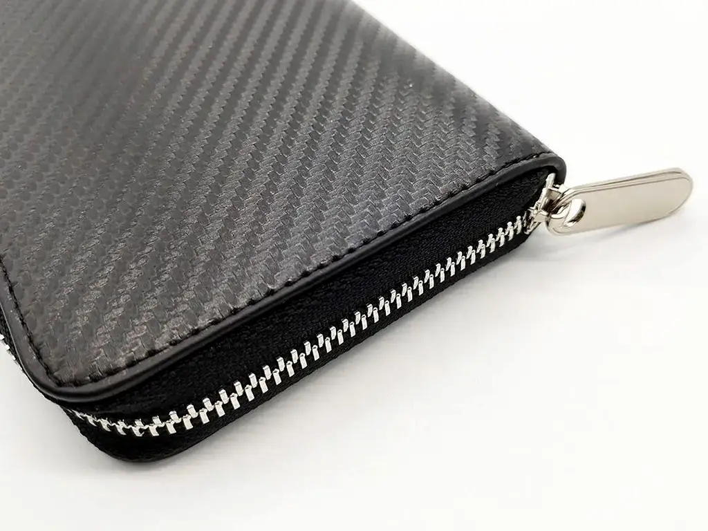 Piele artificială neagră embosată tip carbon 3D pe suport textil din microfibră, fară adeziv, 138 cm lațime