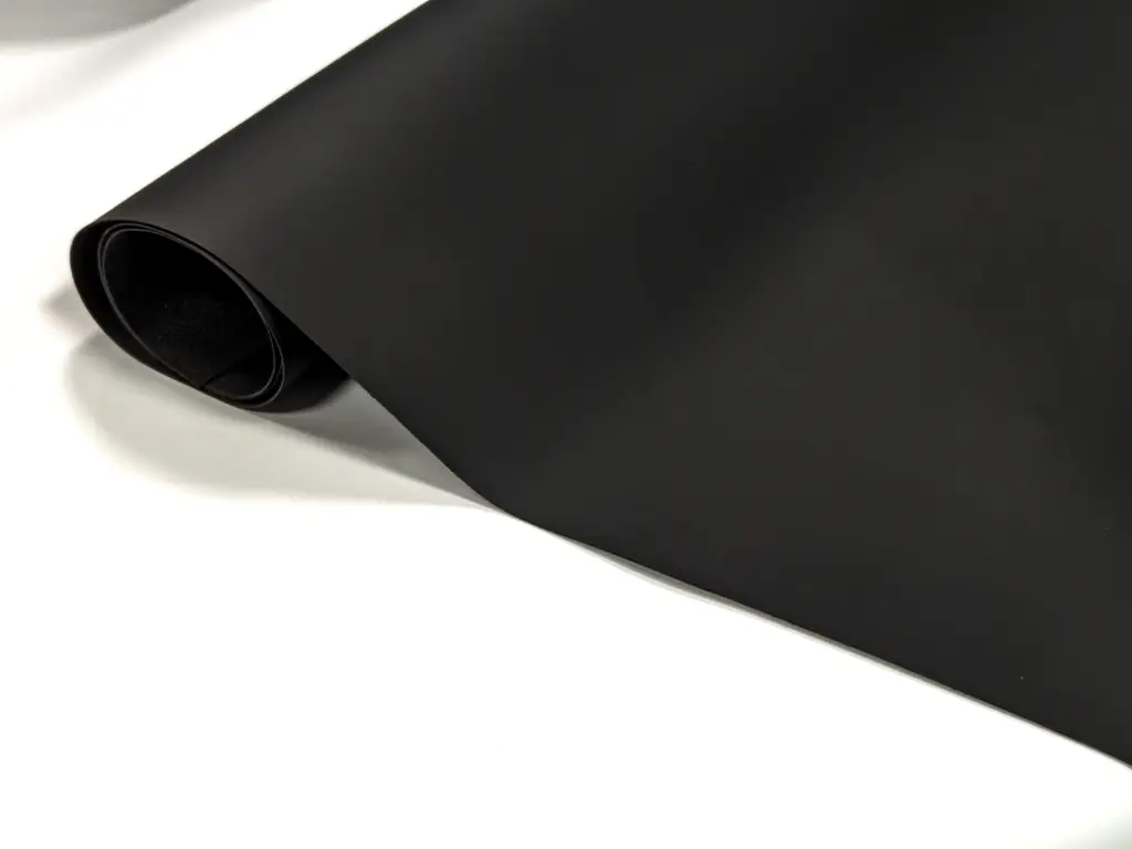 Piele ecologică autoadezivă neagră, aspect natural,  grosime 1 mm, 140x100 cm