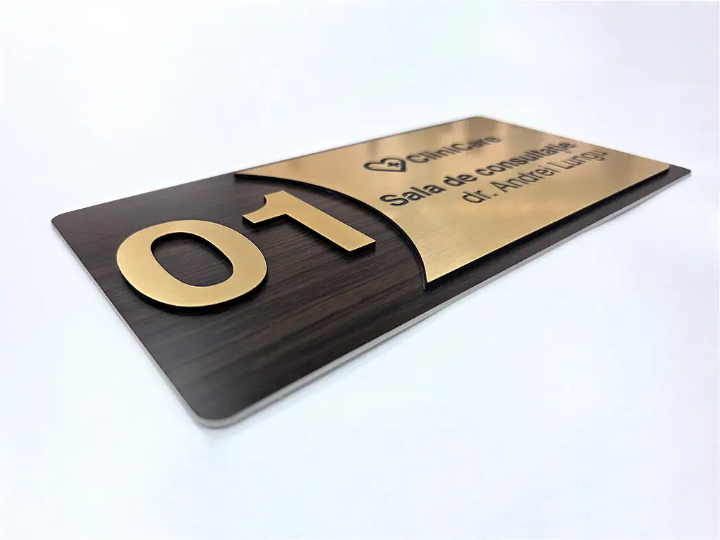 Plăcuță modernă personalizată cu print UV ideală pentru clinici, cabinete medicale, laboratoare sau firme și spații comerciale, diverse combinații de culori, 20x10 cm
