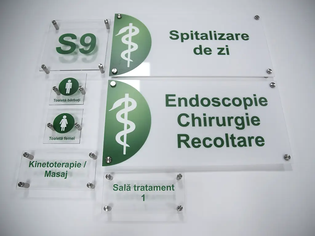Plăcuță personalizată la comandă cu adresa sau afacerea ta cu logo, text sau grafică, printare UV, distanțiere incluse