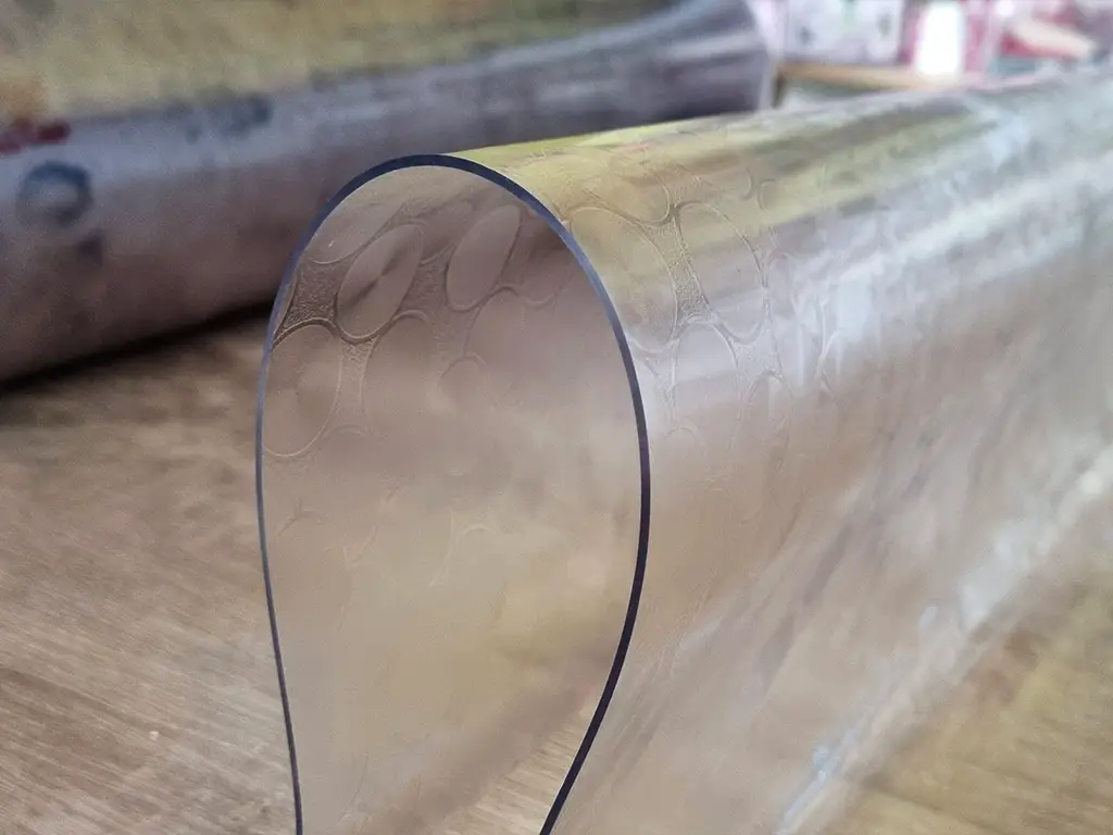 Folie protecţie blat mobilă, transparentă cu model cercuri, fără adeziv, 1.5 mm grosime, rolă de 100x240 cm